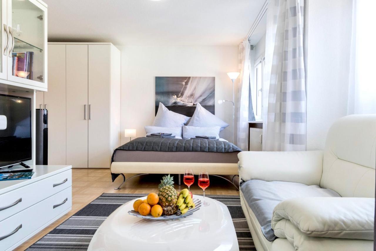 Auszeit Apartment: Downtown Harbor Retreat with Fast Internet Friedrichshafen Exterior photo