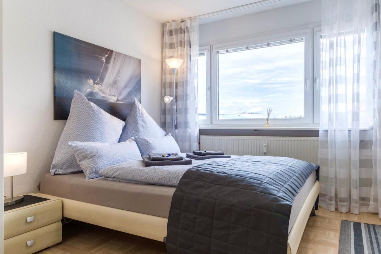 Auszeit Apartment: Downtown Harbor Retreat with Fast Internet Friedrichshafen Exterior photo