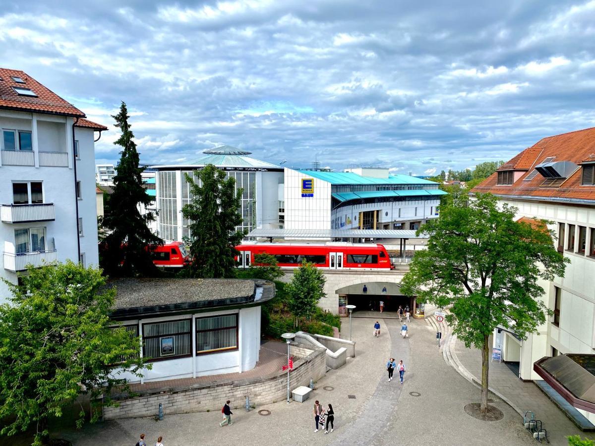 Auszeit Apartment: Downtown Harbor Retreat with Fast Internet Friedrichshafen Exterior photo